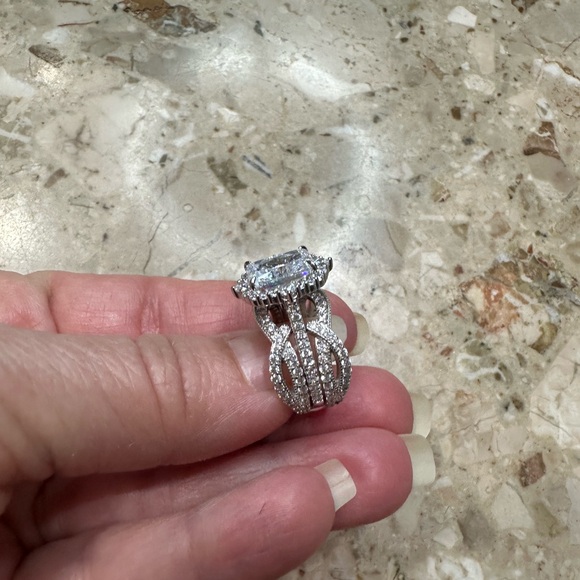 Elegant Silver Women's Ring - Picture 5 of 12